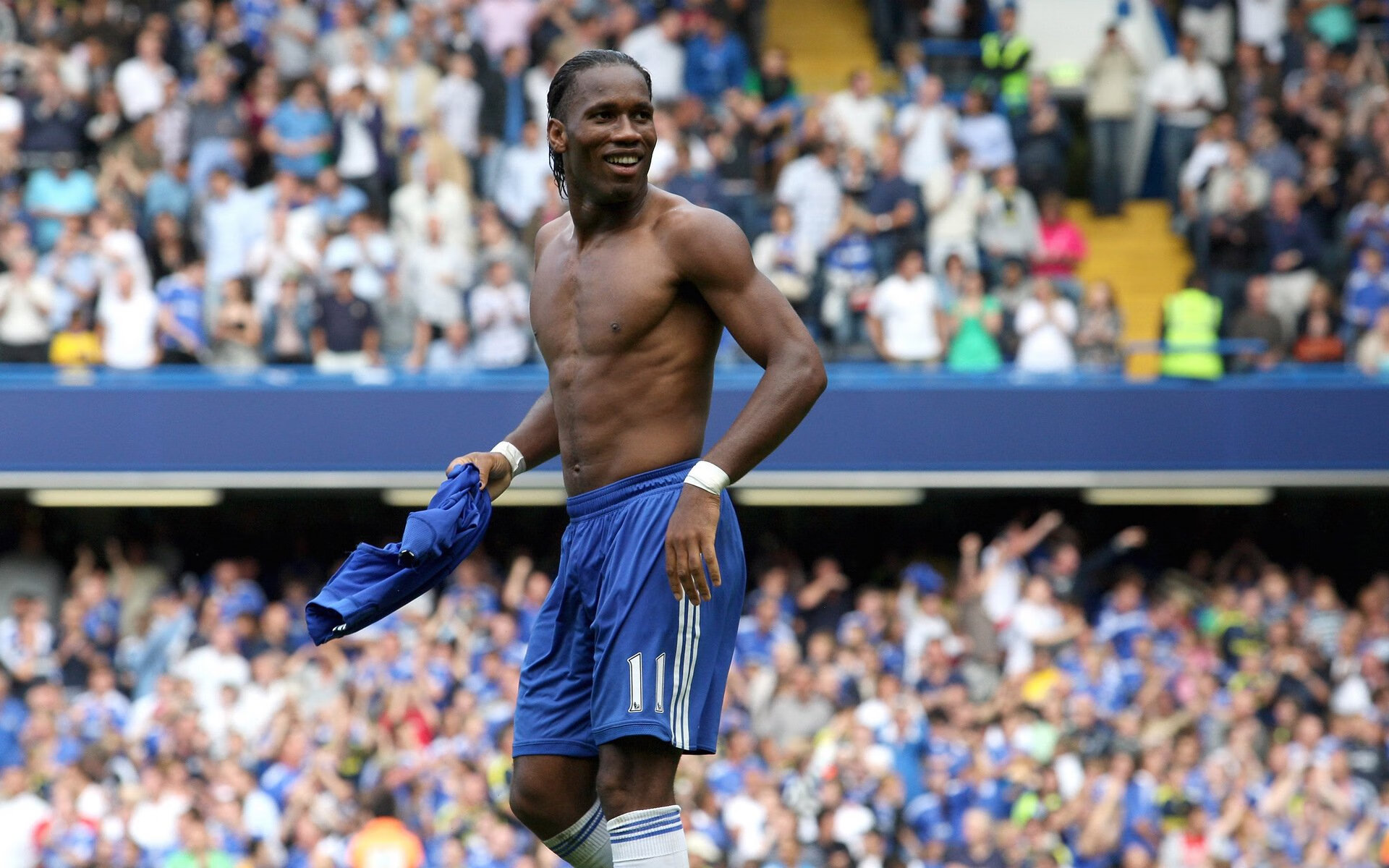 孔帕尼击败世俱杯冠军,32岁神锋梅开二度,连胜达到6场,孔帕尼巅峰